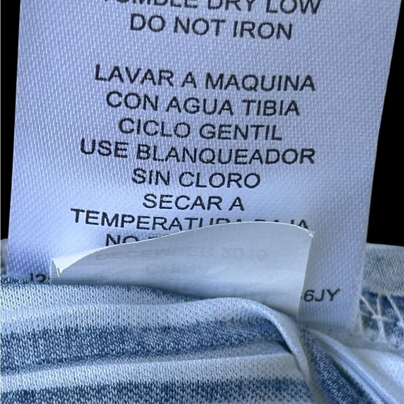 Blue and White Striped Mock Neck Flow Free Sleeveless Blouse Sz Medium - Picture 6 of 13